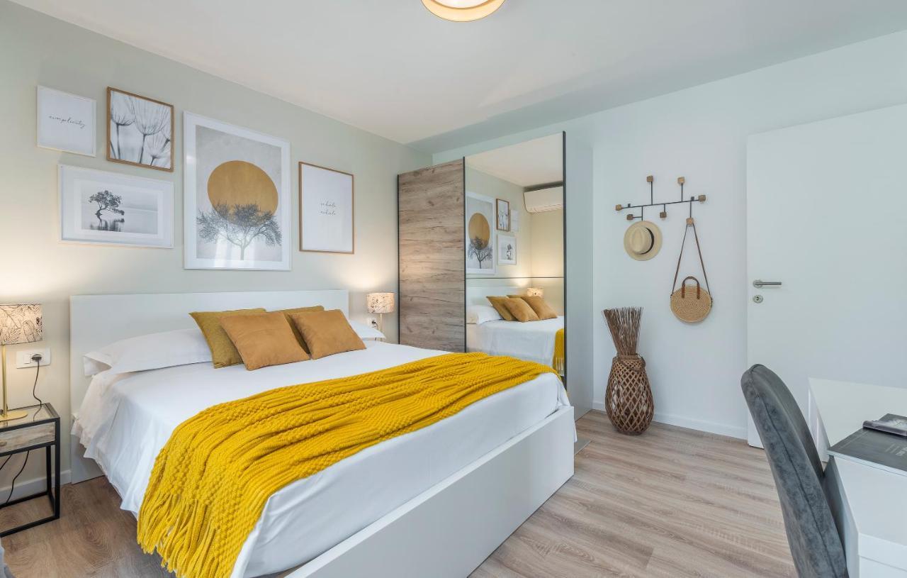 Just Renovated Stylish 2 Bedrooms Apartment Only A Few Steps From The Beach! Novigrad Istria المظهر الخارجي الصورة