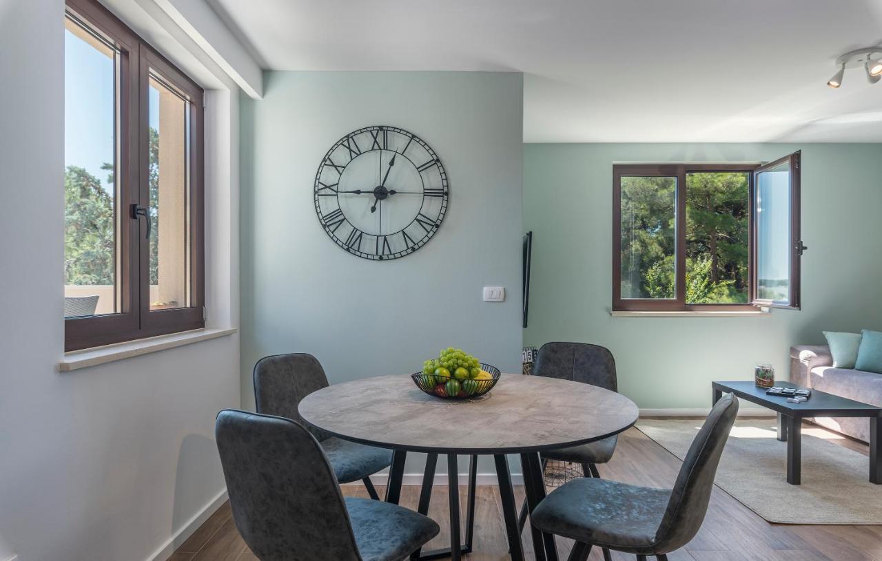 Just Renovated Stylish 2 Bedrooms Apartment Only A Few Steps From The Beach! Novigrad Istria المظهر الخارجي الصورة