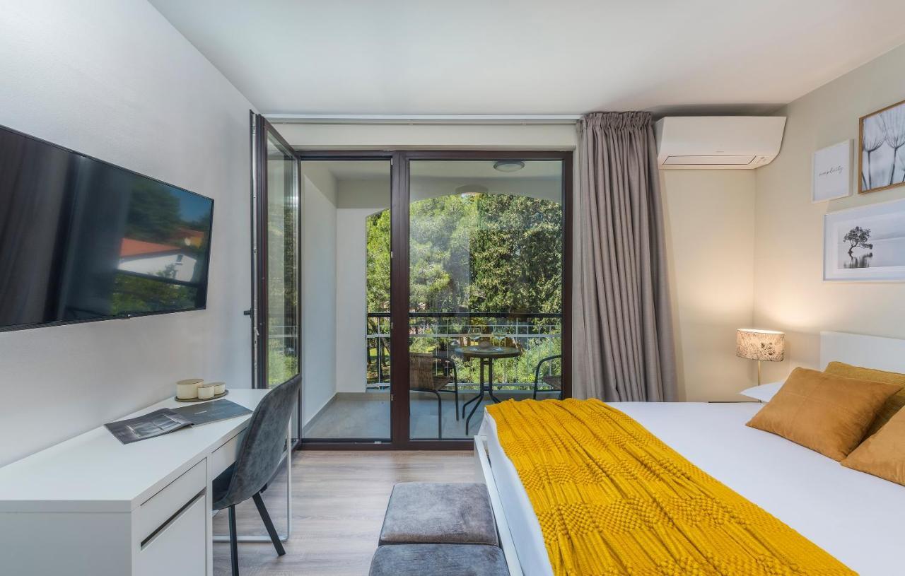 Just Renovated Stylish 2 Bedrooms Apartment Only A Few Steps From The Beach! Novigrad Istria المظهر الخارجي الصورة