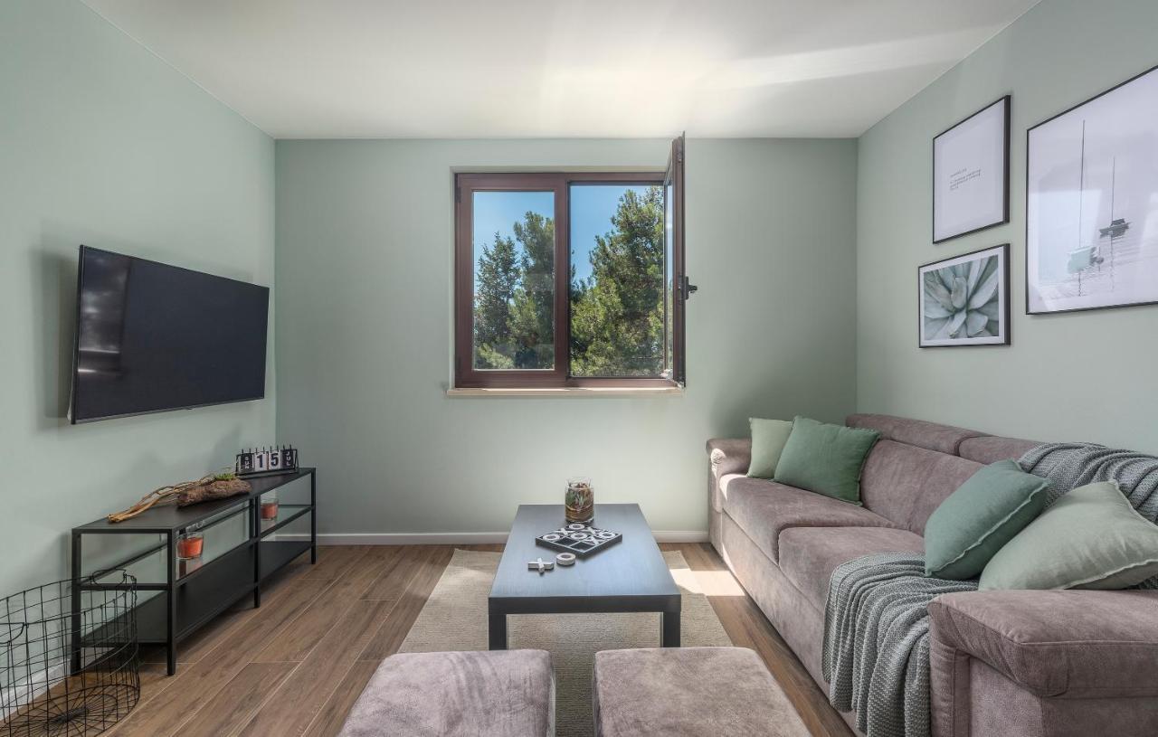 Just Renovated Stylish 2 Bedrooms Apartment Only A Few Steps From The Beach! Novigrad Istria المظهر الخارجي الصورة