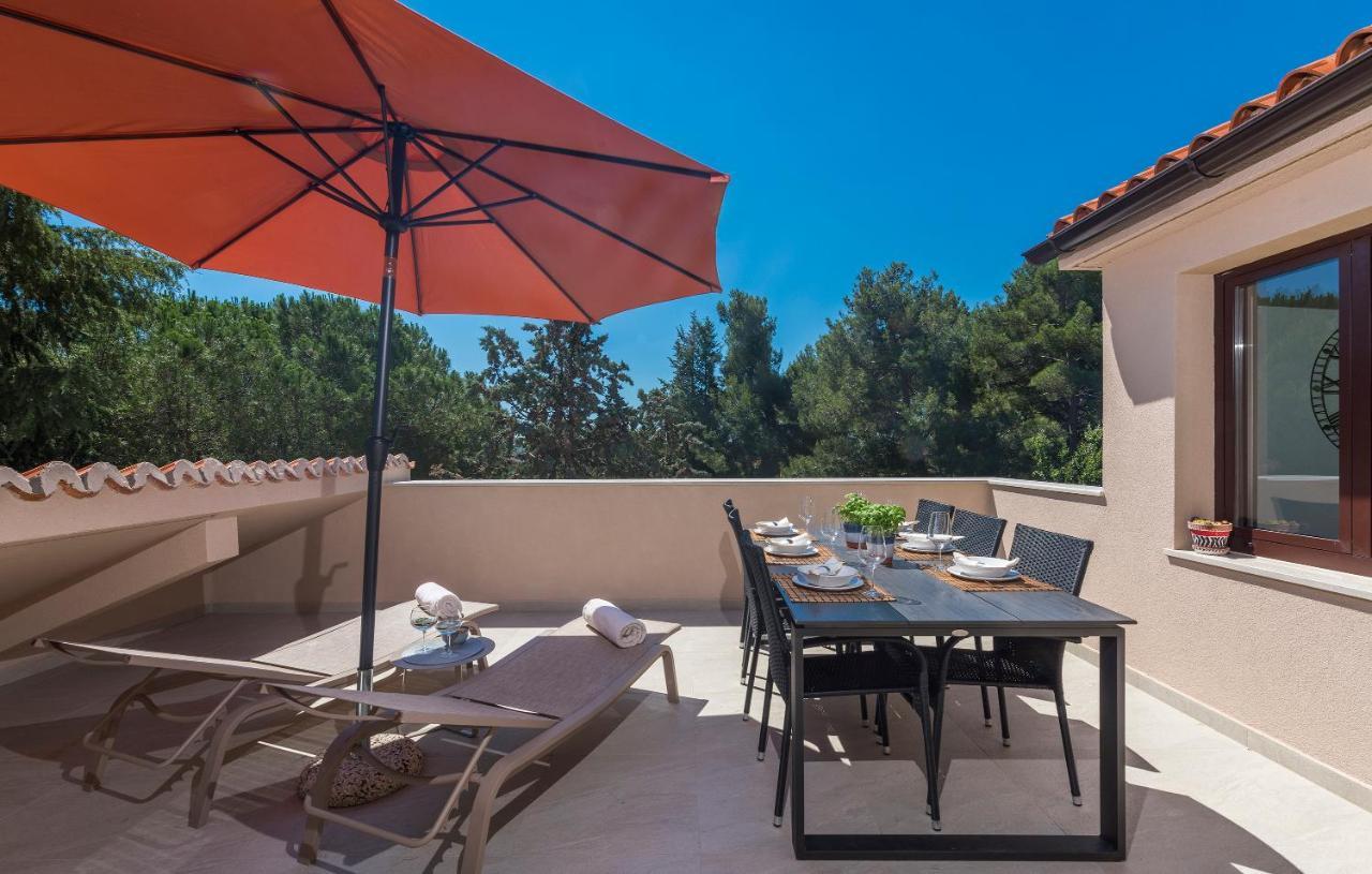 Just Renovated Stylish 2 Bedrooms Apartment Only A Few Steps From The Beach! Novigrad Istria المظهر الخارجي الصورة